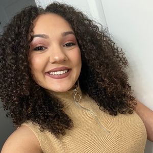 Meet your Posher, Anissa